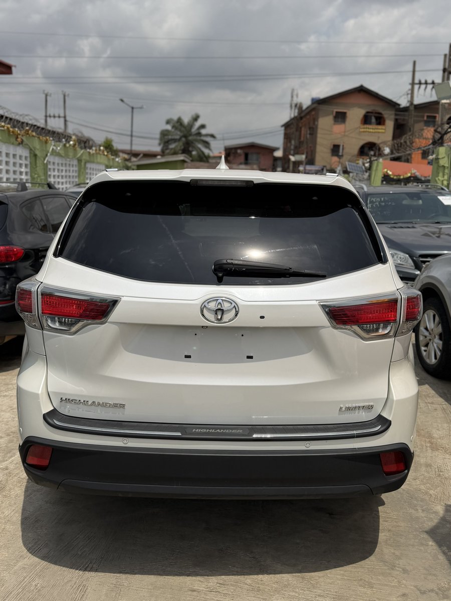 Second Unit Touchdown 🦅🦅

🇺🇸 Foreign Used 2015 Highlander Limited  
(March 2026 entry)

Fullest Option : Thumb-start || BSM || LDR || Heated Steering || Heated and Cooling Seat with Massage || Sun Roof || Power Trunk || Accident Free || Low mileage

Price : ₦28,500,000 
Call /