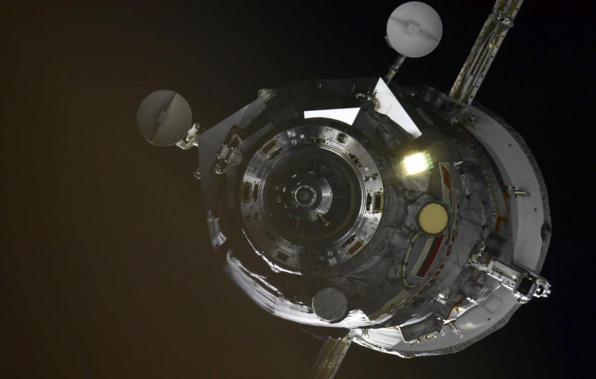 RevesdEspace's tweet photo. 🛰 Le cargo de ravitaillement #ProgressMS31 s'est désamarré de l'ISS cet après-midi en vue de l'arrivée du Progress MS-33 prévue mardi 24 mars (décollage le 22)
📷 NASA TV https://t.co/VT16DXmnC4