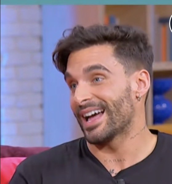 Ajjajaja me quedé blanco jajajajja lo que no le pase a él  #QuenAndaAi