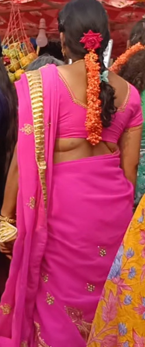 Urvashi404 tweet media