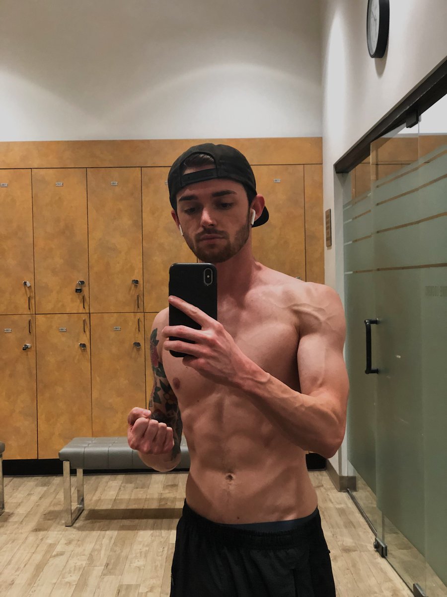 dildo baggins tweet media