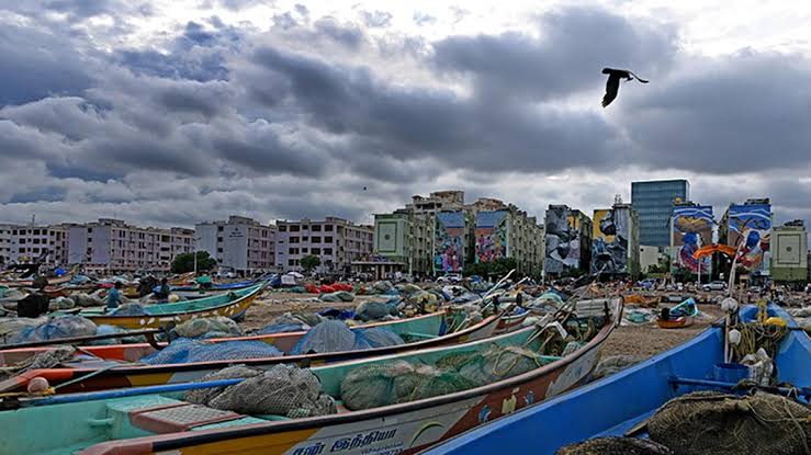 மீனவர்களின் நண்பன் அதிமுக (MGR) என்கிற கதைகளை கேட்டே வளர்ந்து விட்டோம். 1985 இல் அயோத்திக்குப்பம், நொச்சிகுப்பம் மீனவர்களை சுட்டு கொன்ற ஆட்சி MGR அதிமுக ஆட்சி

கடற்கரையை அழகுபடுத்த அங்கிருக்கும் மீனவர்கள் படகு வலை ஆகியவற்றை இரவோடு இரவாக முடக்கியதன் விளைவு இந்த போராட்டம் மற்றும்
