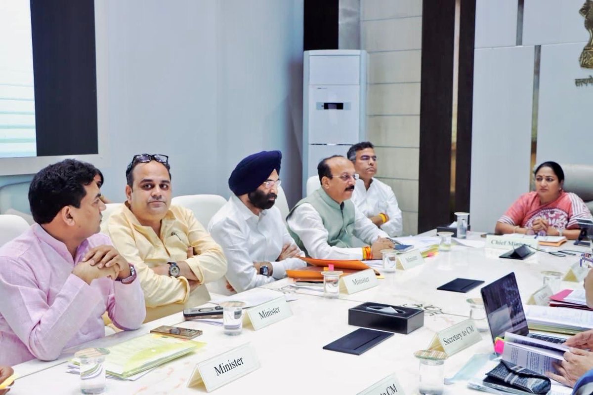 मयूर विहार से एम्स तक सिग्नल-फ्री कनेक्टिविटी सुनिश्चित करने की दिशा में एक महत्वपूर्ण निर्णय लिया गया है।

दिल्ली कैबिनेट ने बारापुला फेज-III तथा एमबी रोड एलिवेटेड कॉरिडोर और अंडरपास परियोजनाओं को मंजूरी दी है। इससे लाखों यात्रियों का सफर अधिक सुगम होगा, ट्रैफिक जाम में कमी आएगी