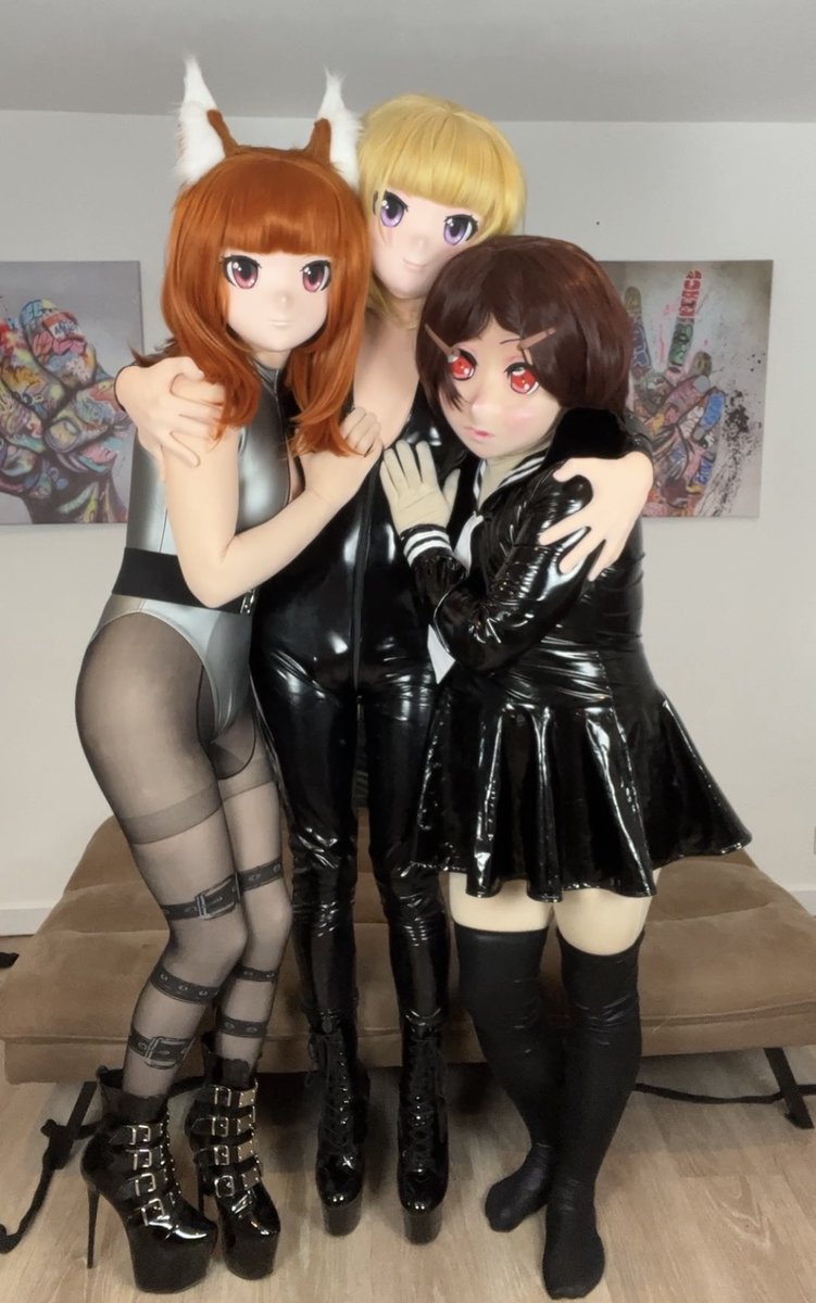KigEllie's tweet photo. Hugs ❤️ with @KamOkami_kig  &amp; @sakurameiji52 

#kig #kigurumi #dollmask #sexy https://t.co/Zv4IuovjIO