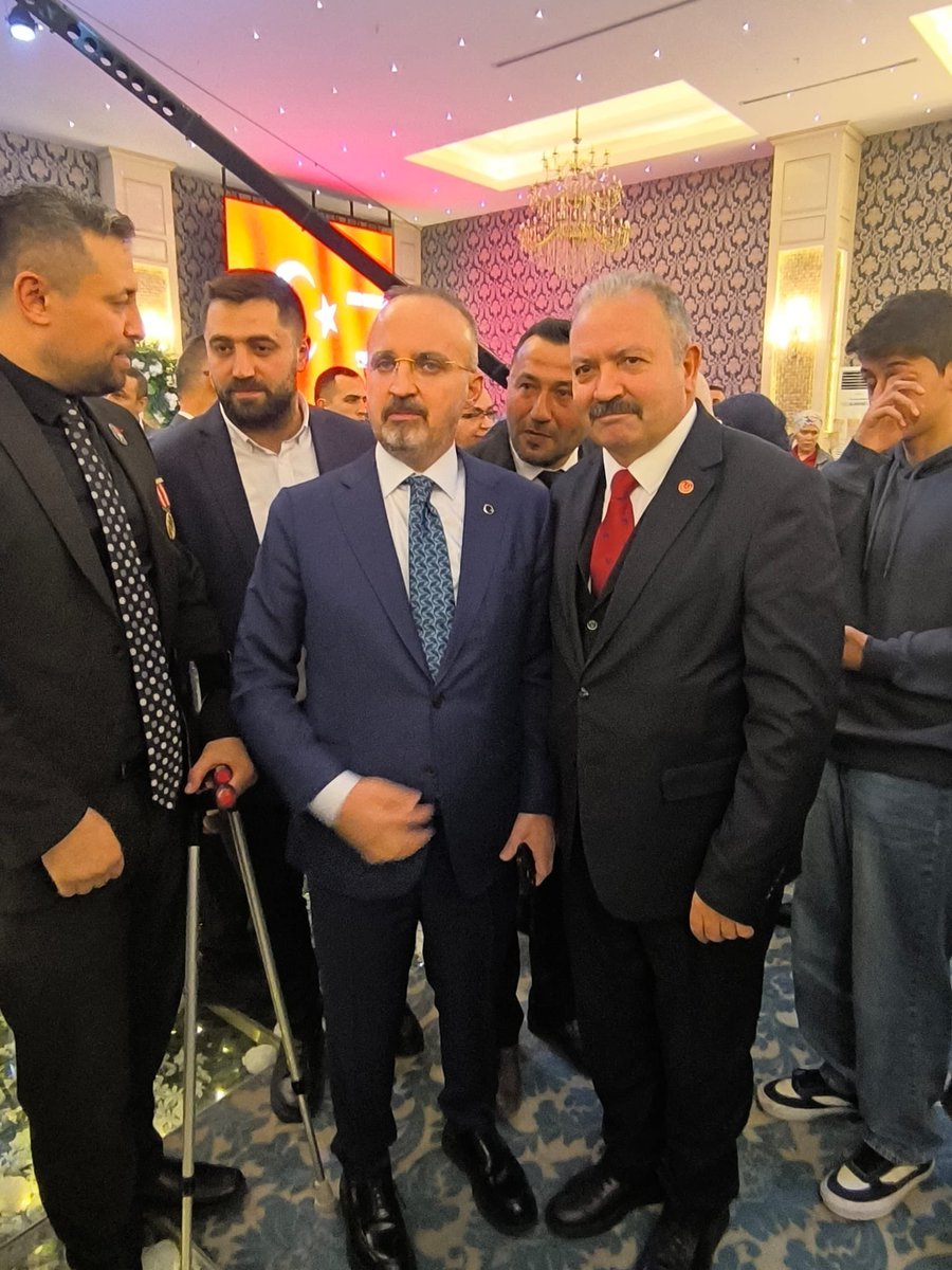 alitilkici38's tweet photo. Türkiye Gaziler ve Şehit Aileleri  vakfı @gazilervakfi tarafından düzenlenen şehit Ailelerimizin davet edildiği proğramına Aile ve sosyal politikalar Bakanı Sayın Mahinur özdemir Göktaş İçişleri Bakan yardımcısı Sayın Bülent Turan @turanbulent ,Mhp Gen.Bşk.Yard.Sayın ilyas Topsakal @ilyastopsakal Ankara İl Jandarma K.Sayın Tümgeneral Cengiz Yıldız.Belediye Bşk ları Stk Bşk ları Kahraman Gazilerimiz ve Aileleri Şehit Ailelerimiz ile iftarımızı açtık 
Proğramı düzenleyen @GazilerVakfi Bşk sayın Lokman Aylar @lokman_aylar dostuma gönülden teşekkür ederim.
Allah Şehitlerimizden onları yetiştiren ailelerden 
Gazilerimizden Onları yetiştiren ailelerden razı olsun.
Şehit Kanı ile yoğrulan bu topraklarda huzurla yaşıyorsak sebebi kahraman Şehitlerimiz ve Aileleridir.
@TEMUD_2024 
#UzmanÇavuş