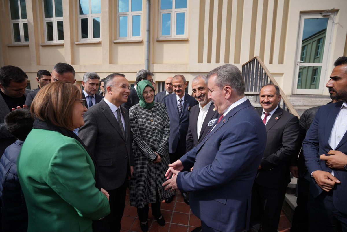 Gaziantep’te, kıymetli valimiz Sayın Kemal Çeber’le birlikte, “Mukaddes Emanetler 2” Sergisi’nin açılış programına katıldık.

Mukaddes emanetlerin manevi atmosferini solumaktan ve bu kıymetli mirası görmekten büyük memnuniyet duydum. Serginin hayırlara vesile olmasını diliyorum.