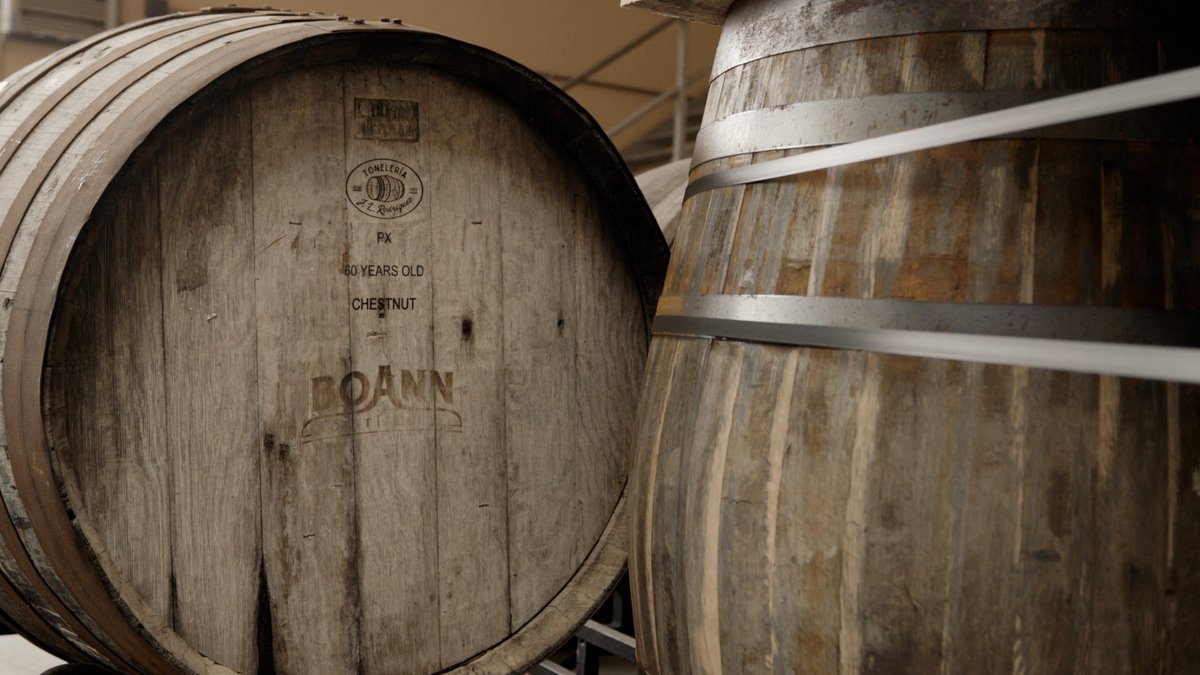 Boanndistillery's tweet photo. At #BoannDistillery, we have sourced some of the finest #casks from around the world to mature our #SinglePotStillIrishWhiskey. Find out more about our process & our spirit, at https://t.co/6o1hcmSREP or get a closer look by booking a #DistilleryTour π₯ https://t.co/zLHOlygIsy https://t.co/BkELRBFpg8