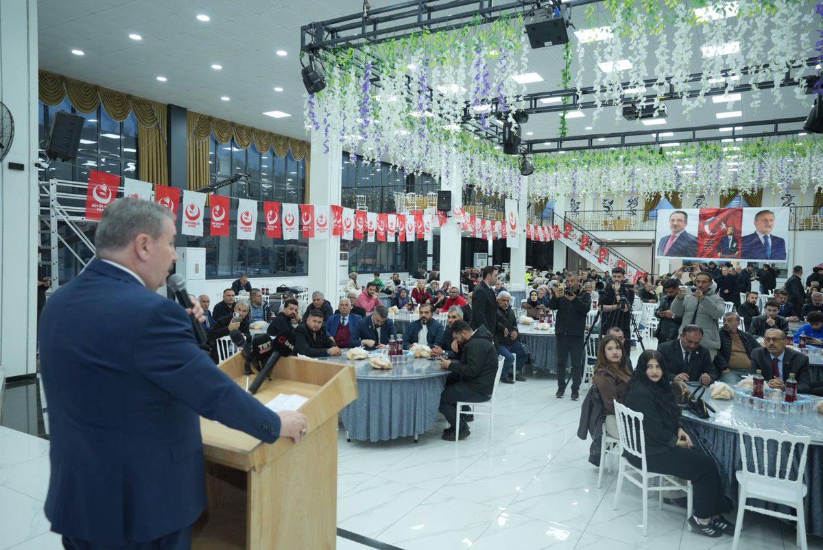 Adıyaman Gölbaşı İlçe Başkanlığımızın düzenlediği “Birliğin ve Kardeşliğin Sofrası” iftar programında kıymetli hemşehrilerimiz ve teşkilat mensuplarımızla bir araya geldik.

Ramazan’ın bereketini birlik ve kardeşlik içerisinde paylaşmanın mutluluğunu yaşadık. 🌙