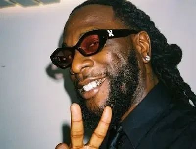 Blueprint_ng's tweet image. “Burna Boy Makes History as African Artist With Highest Concert Revenue”

Grammy-winning Nigerian superstar Burna Boy has made history again! 🌍🔥

Afrobeats to the world! 🌍🎶

#BurnaBoy #AfricanGiant #Afrobeats #MusicHistory