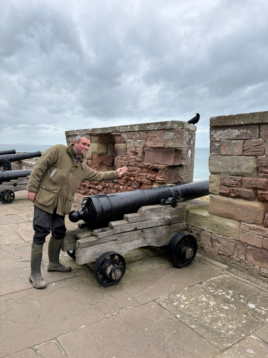 mcribbHistory's tweet photo. #GunneryisFunnery 

Bamburgh Castle and Etal Castle guns, including the Armstrong Engineering museum Bamburgh. https://t.co/jLIV8Xr3ok