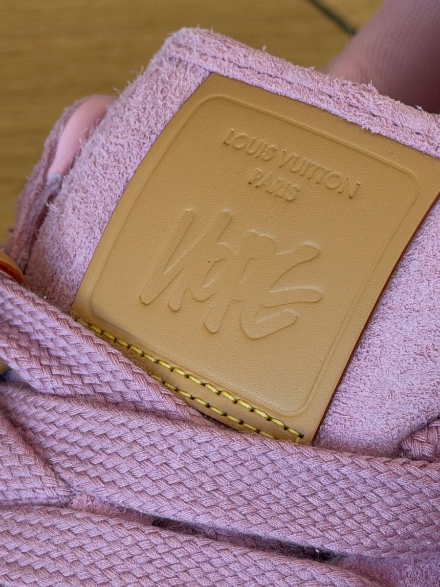 JustFreshKicks tweet media