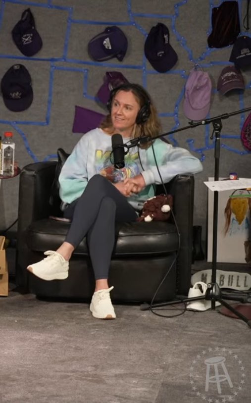 IsKateLookinRight? tweet media