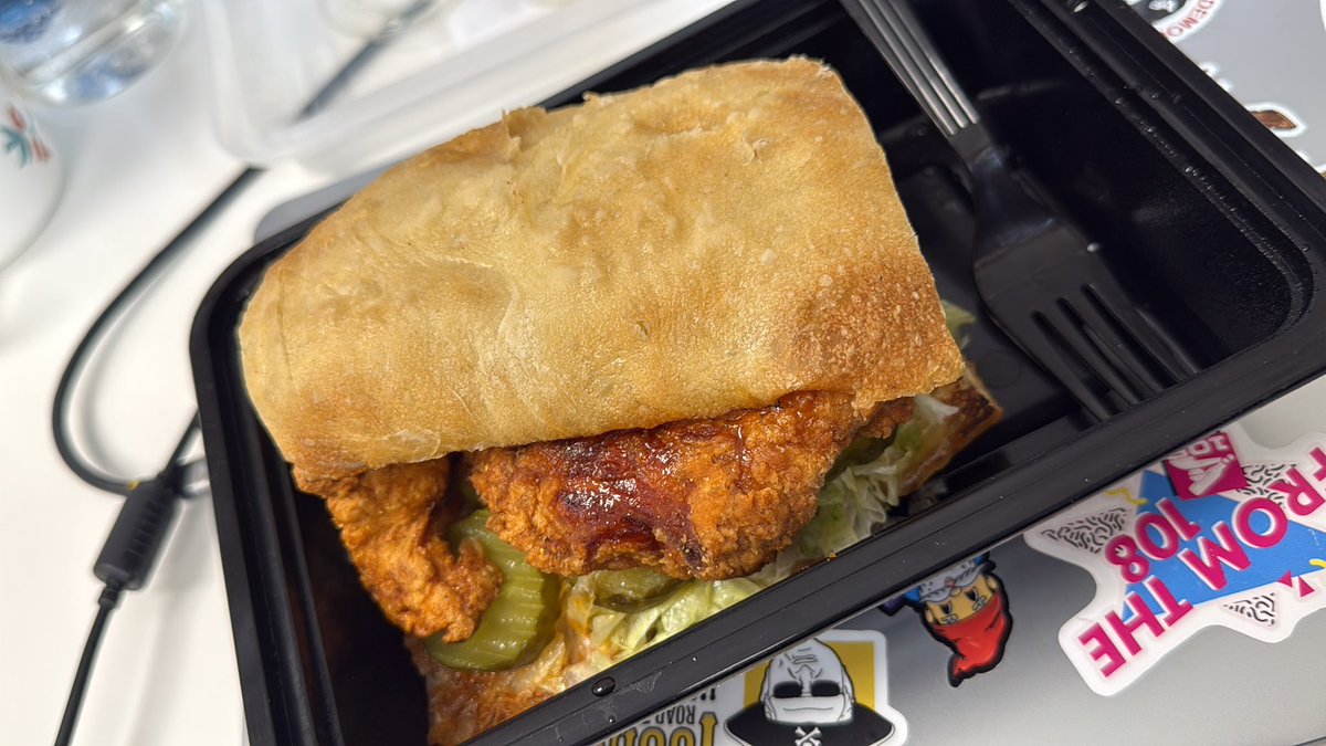 willis3TNT's tweet image. The Hot Honey Chicken from Wildfire hits different. 🍯🍗
Help a friend out? Tap the link below to vote for me! Please and thank you! Vote, Like, Retweet! 🫶🏼⚾️🍻🖤 #108tourney #voteforme