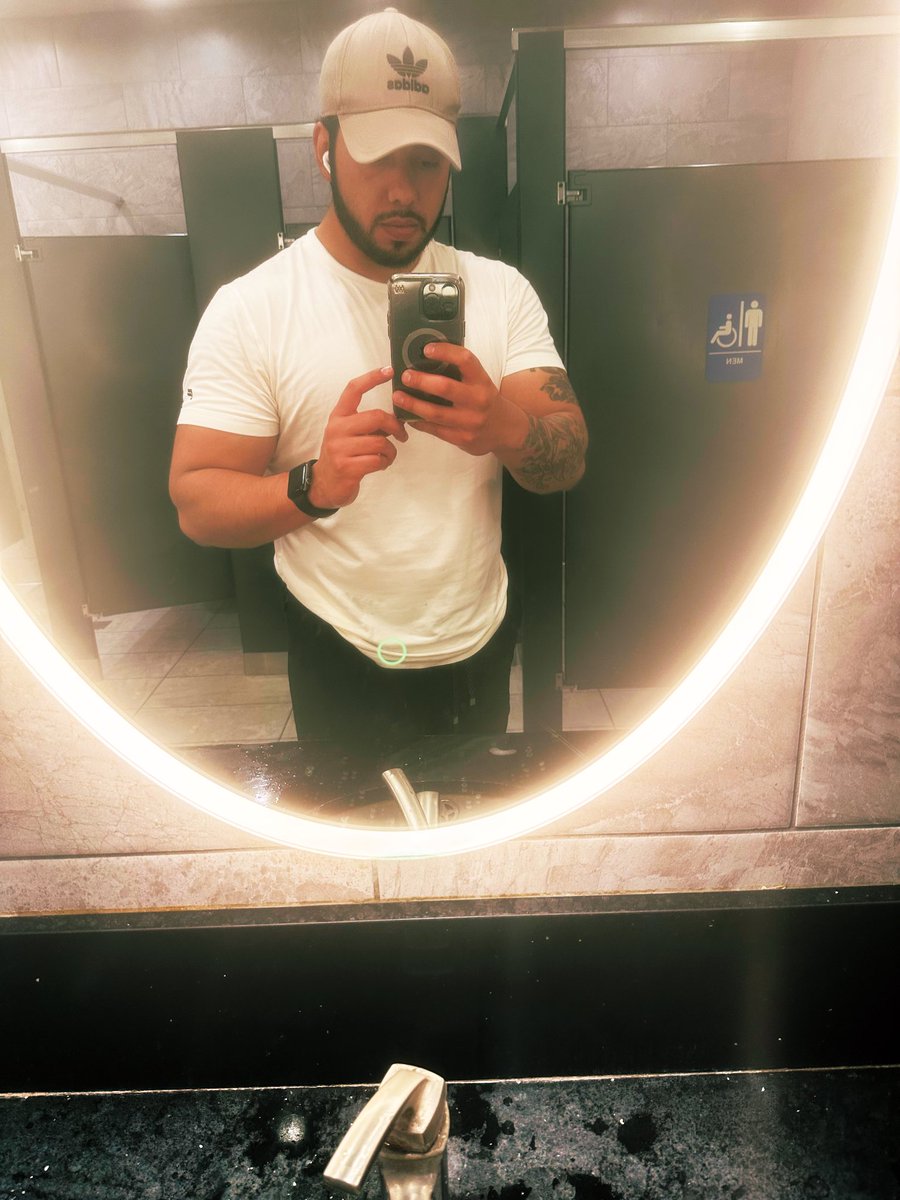 Chimantopia's tweet photo. No cap or cap?? https://t.co/UGbAZ0Zknb