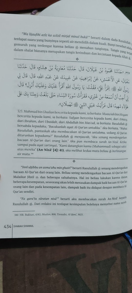 pimi314's tweet photo. @lilaccountz 6) Ketika Abdullah bin Mas'ud membacakan Surah An-Nisa ayat 41, Nabi Muhammad berkata ‘cukup’. Saat itu air mata beliau sudah mengalir.Ayat itu mengingatkan bahwa beliau akan menjadi saksi atas umatnya di hari kiamat.Membayangkan umatnya yang mungkin disiksa membuat beliau sedih. https://t.co/wXPmHkugA3