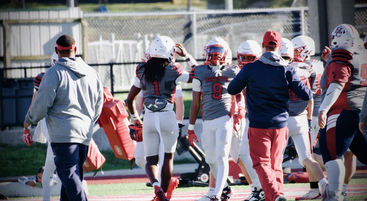 DrakeeeWarddd's tweet photo. Spring Football pt.2 https://t.co/PbP4XFqfRJ