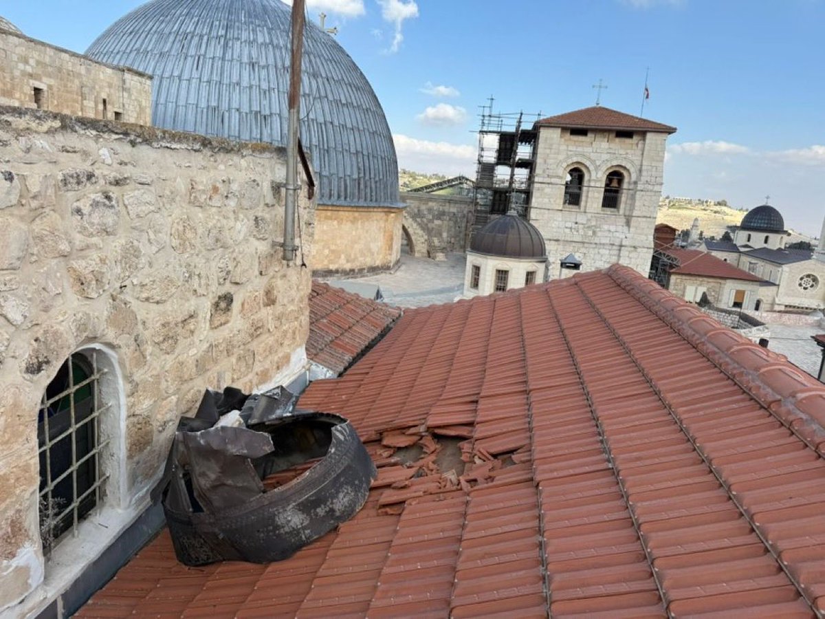 O Irã de Khamenei ataca o túmulo de Jesus e a dormição de Maria (Senhora da Luz).
Fechem a embaixada do Irã em Portugal.

Igreja do Santo Sepulcro (o Tombeau de Jesus e o Gólgota — o local tradicional da crucificação e do túmulo de Cristo);
•  Muro das Lamentações;
•  Mesquita