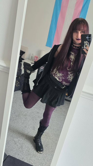 Amelia - 2 pic. I can be cute sometimes x #altgirl #cutegirl #selfie #makeup #gothgirl https://t.co/8iLY0lCbgT