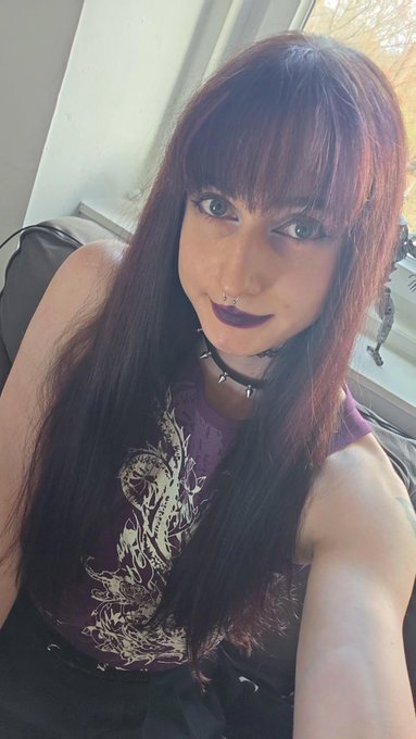 Amelia - 4 pic. I can be cute sometimes x #altgirl #cutegirl #selfie #makeup #gothgirl https://t.co/8iLY0lCbgT