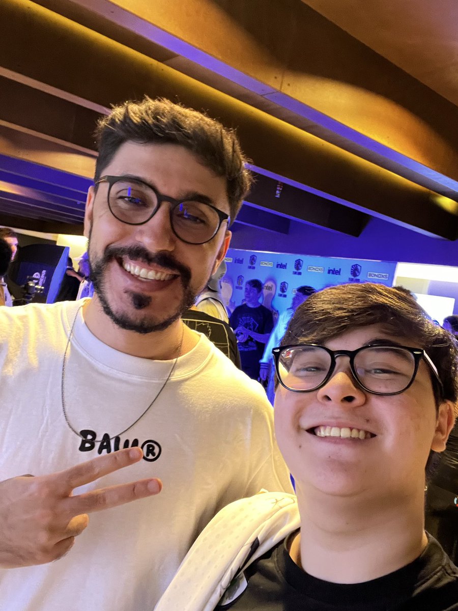GL_onodera's tweet photo. muito feliz por ter esse cara como técnico da TLAW

sempre fui FÃ 

bem vindo a TL💙🐴 https://t.co/gJP5bACEjo