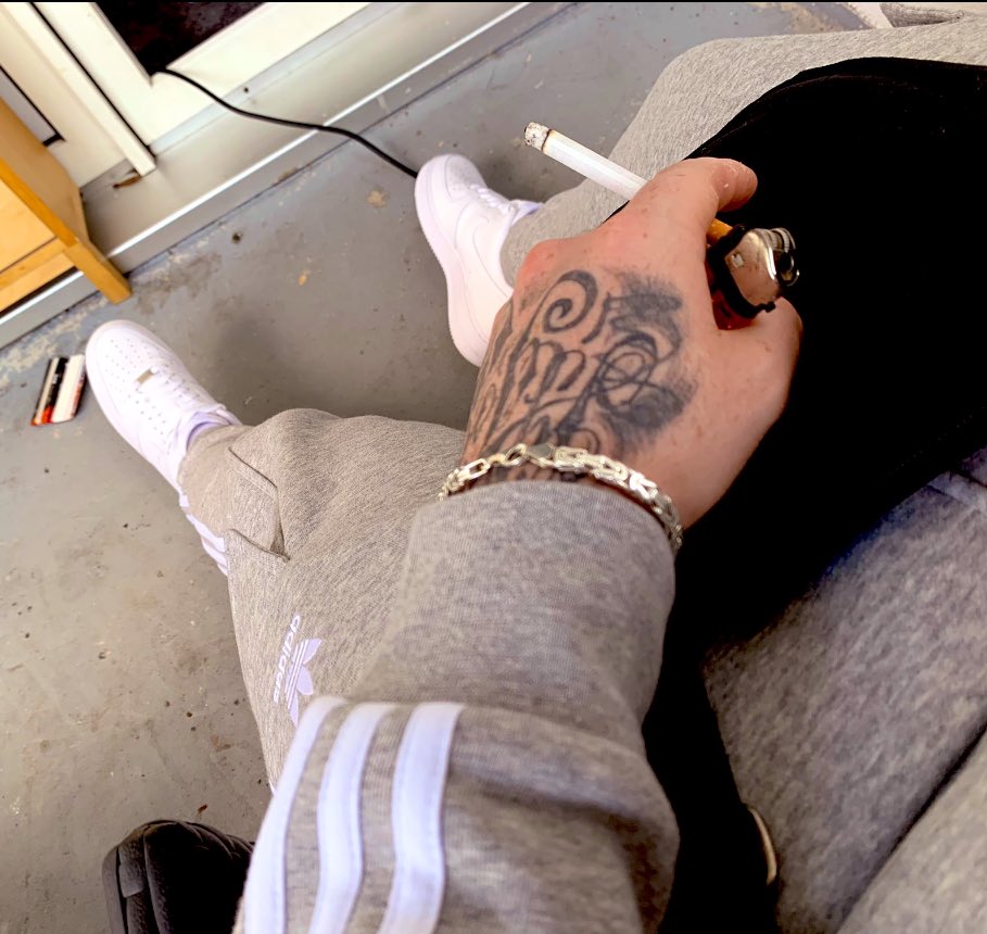 MMike11324's tweet photo. Kribbelt dein kleiner Mini 🤣

Los antreten &amp; Abrotzen 💦

Sie Dir die Perspektive an 🥵

#Alpha #Master #Sub #Loser #Pay #Sklaven #Sissy #BlackMail #feet #Zahlsub #Findom 😎 https://t.co/pL0zjZb4Pt