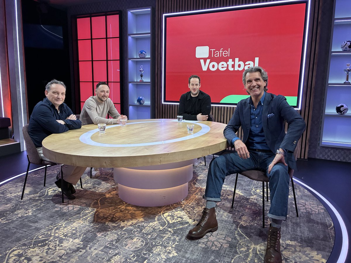 Een bomvolle #Tafelvoetbal! We hebben het over #MVVVVV, de handhaving van <a href="/FortunaSittard/">Fortuna Sittard</a> en blikken vooruit op #RODVIT en #JAZMVV. Te gast zijn Joeri Schroijen, Ivar Hoekstra en <a href="/ReginaldThal196/">Reginald Thal</a>. Kijk nu naar #L1 of via l1.nl/l1tv