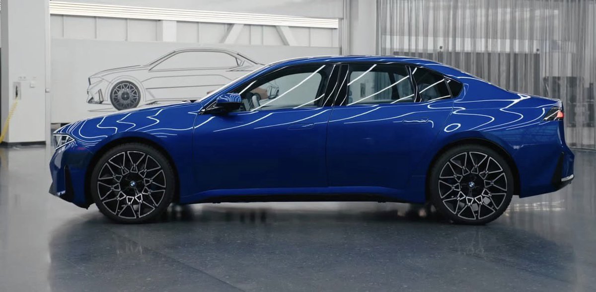 elegantní kurýr™ tweet media