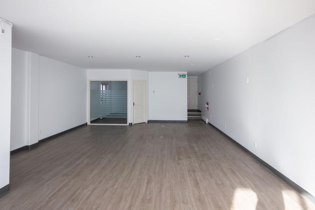 CorbelCRES's tweet photo. For Lease // 11 E Broadway // 2,452 SF

Prime retail opportunity in Mount Pleasant at Broadway &amp; Main — a vibrant, design-forward district surrounded by new residential density, independent retailers, and transit access. High ceilings, large storefront, rear parking. https://t.co/MgjpqUAXvQ