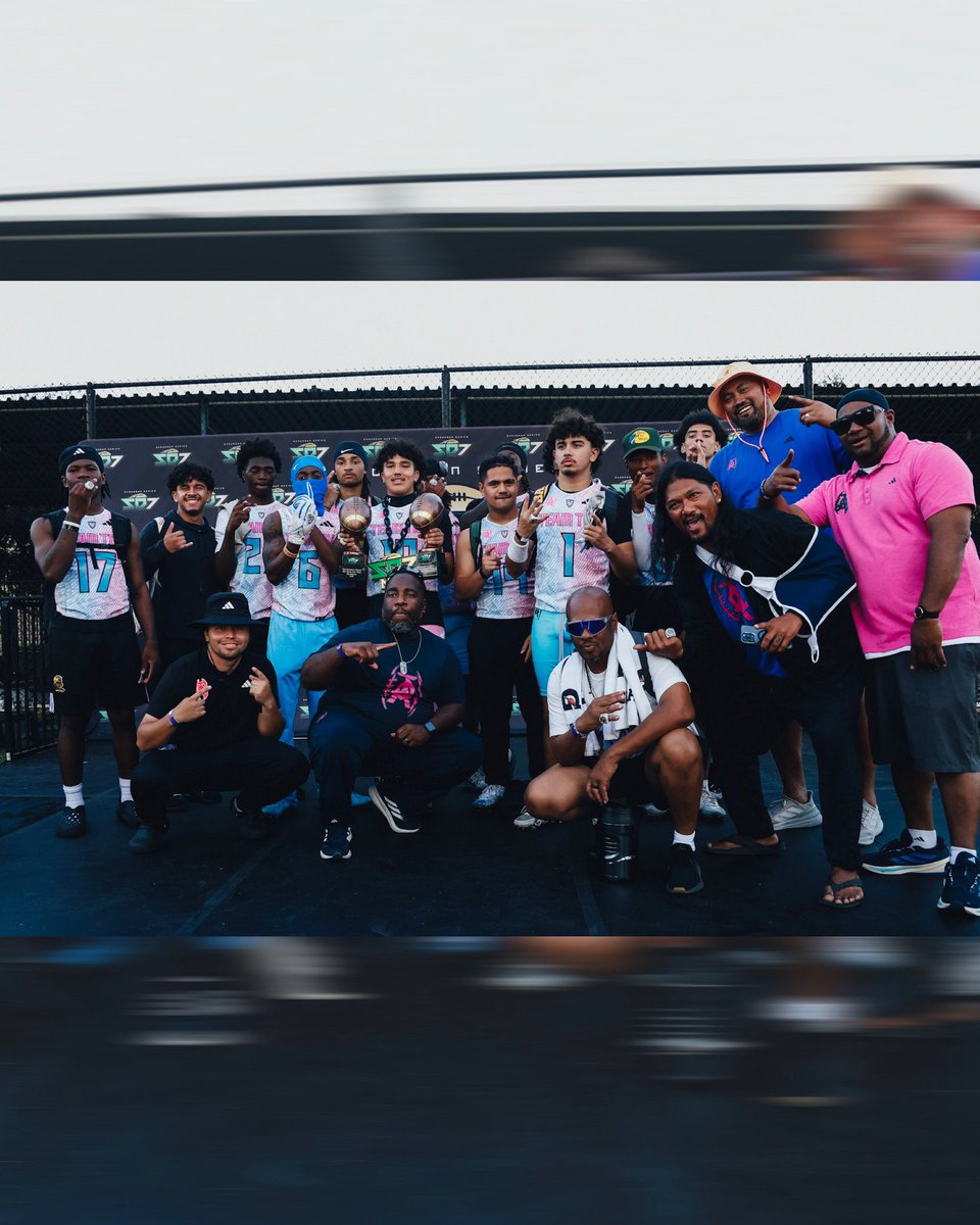 TEAMTOARECRUITS's tweet photo. 14U & HighSchool division CHAMPS! Winners Win! College coaches, recruit our kids, TAP IN!! #TeamTOA #TOABOYZ @coachces @coachL130 @UnkoJD @Nic_Iamaleava @MaddenIamaleava @nico_iamaleava8 https://t.co/ZYRqvR7dHd