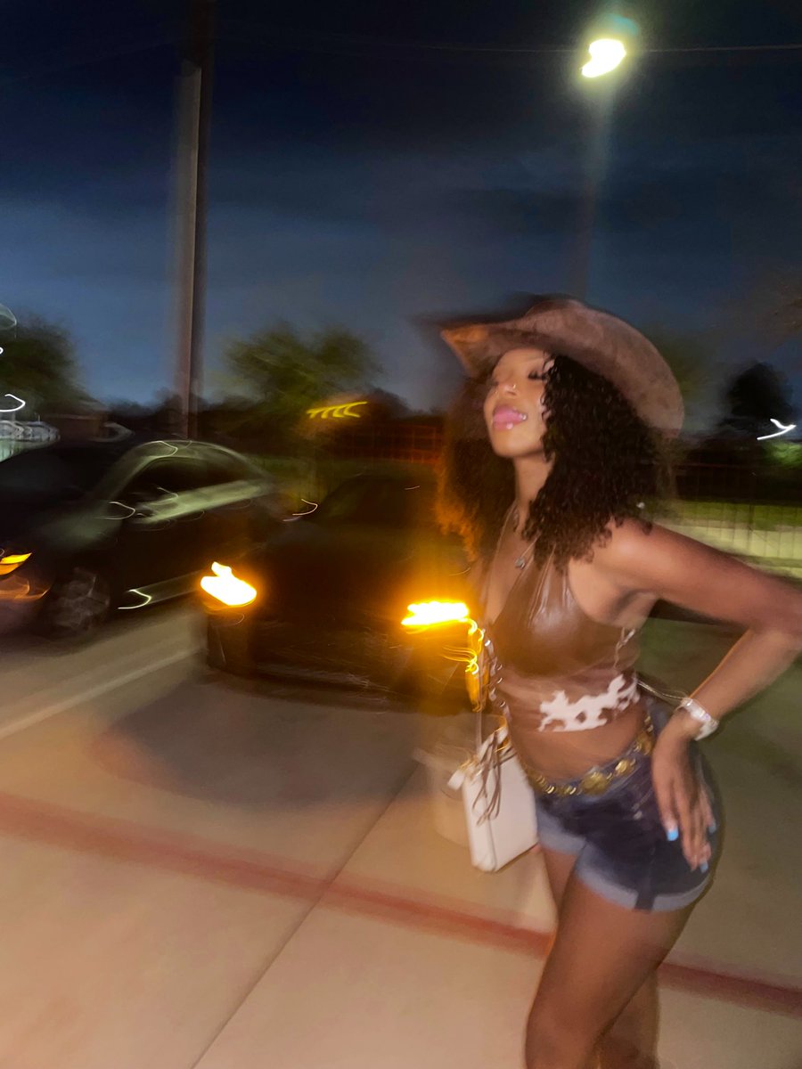 12_80s's tweet photo. Been a while #RodeoHouston https://t.co/axZgrnCuYl