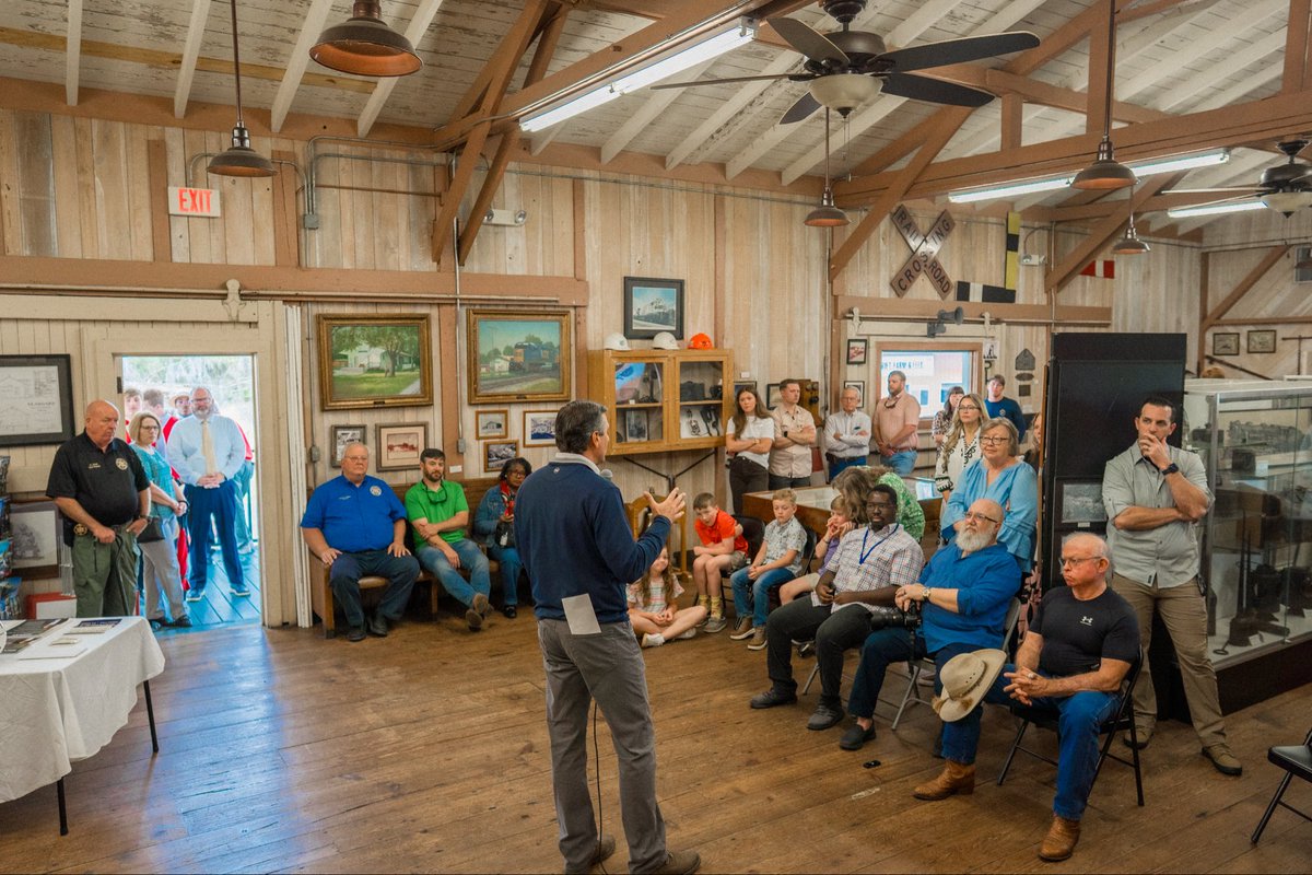 DerekDooleyGA's tweet photo. 3 stops down, 9 more to go on our first leg of the Georgia First Tour. 

I’m in this race to defeat Ossoff, deliver results, and put the people first. 

Let’s do this, Georgia. 🇺🇸 https://t.co/uuUFSroBVL