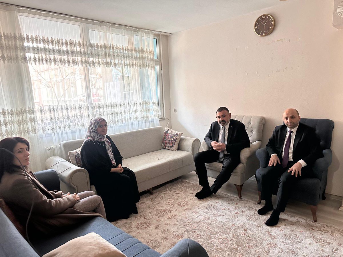 Genel Başkanımız Sayın Devlet Bahçeli’nin talimatları ile “#HayırlıGünlerKomşum” ve “#DerdinDerdimizdir” ziyaretlerimiz kapsamında, MYK Üyemiz Sn.İzzet Gören ve İlçe Başkanımız Sn.Habip Kapıcıoğlu ile birlikte AKBULUT ailesini ziyaret ettik.

Kıymetli hemşehrilerimize