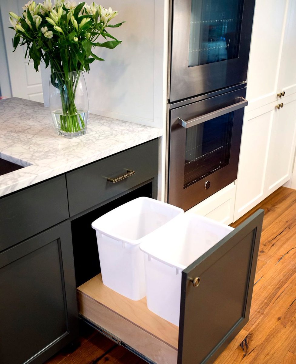 ShelfGenieVa's tweet image. Tripping over trash cans in your kitchen? 😩 Our custom pull-out cabinets hide them away—max space, zero clutter, total convenience!

#ShelfGenie #TrashCanStorage #OrganizedKitchen