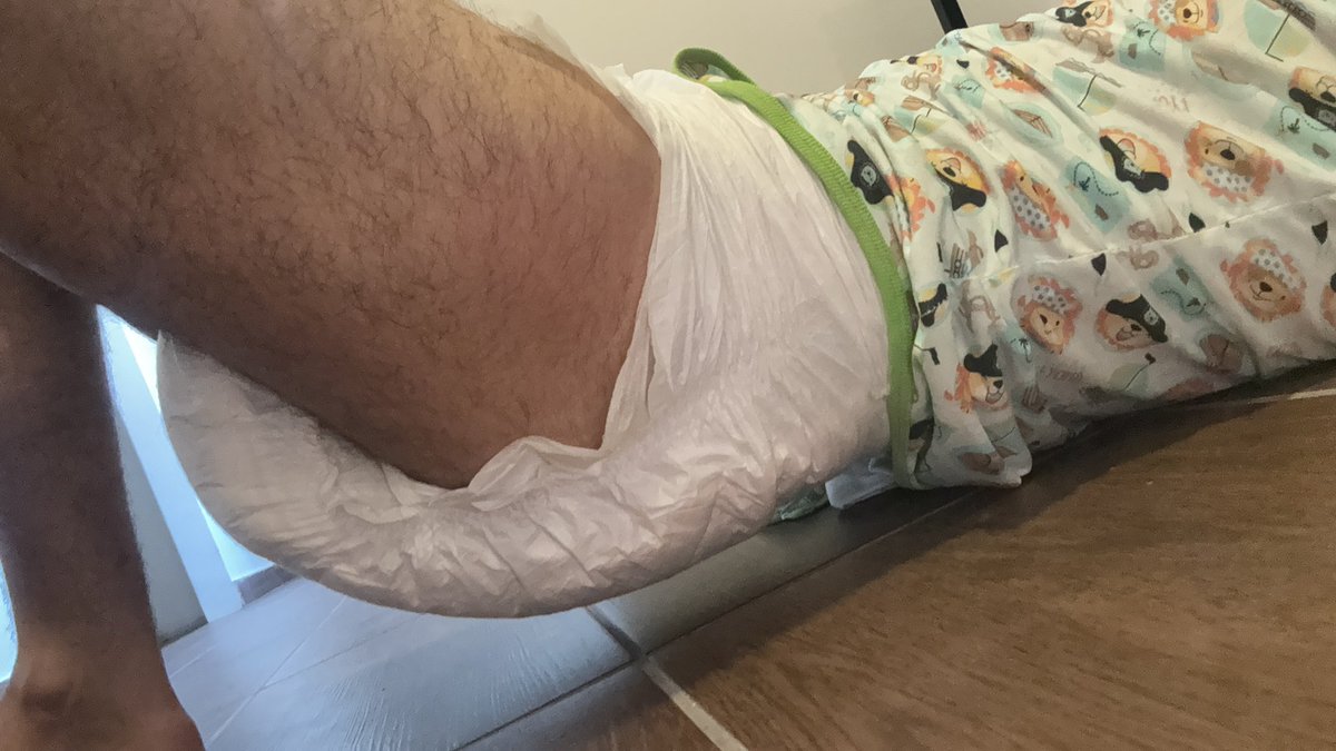 TbdlKeanu1's tweet photo. It’s been a while since I wore diapers... they feel so cozy! 🧸🍼 #abdl #littleboy  #wetdiaper #littlespace https://t.co/5UXULzwQ7t