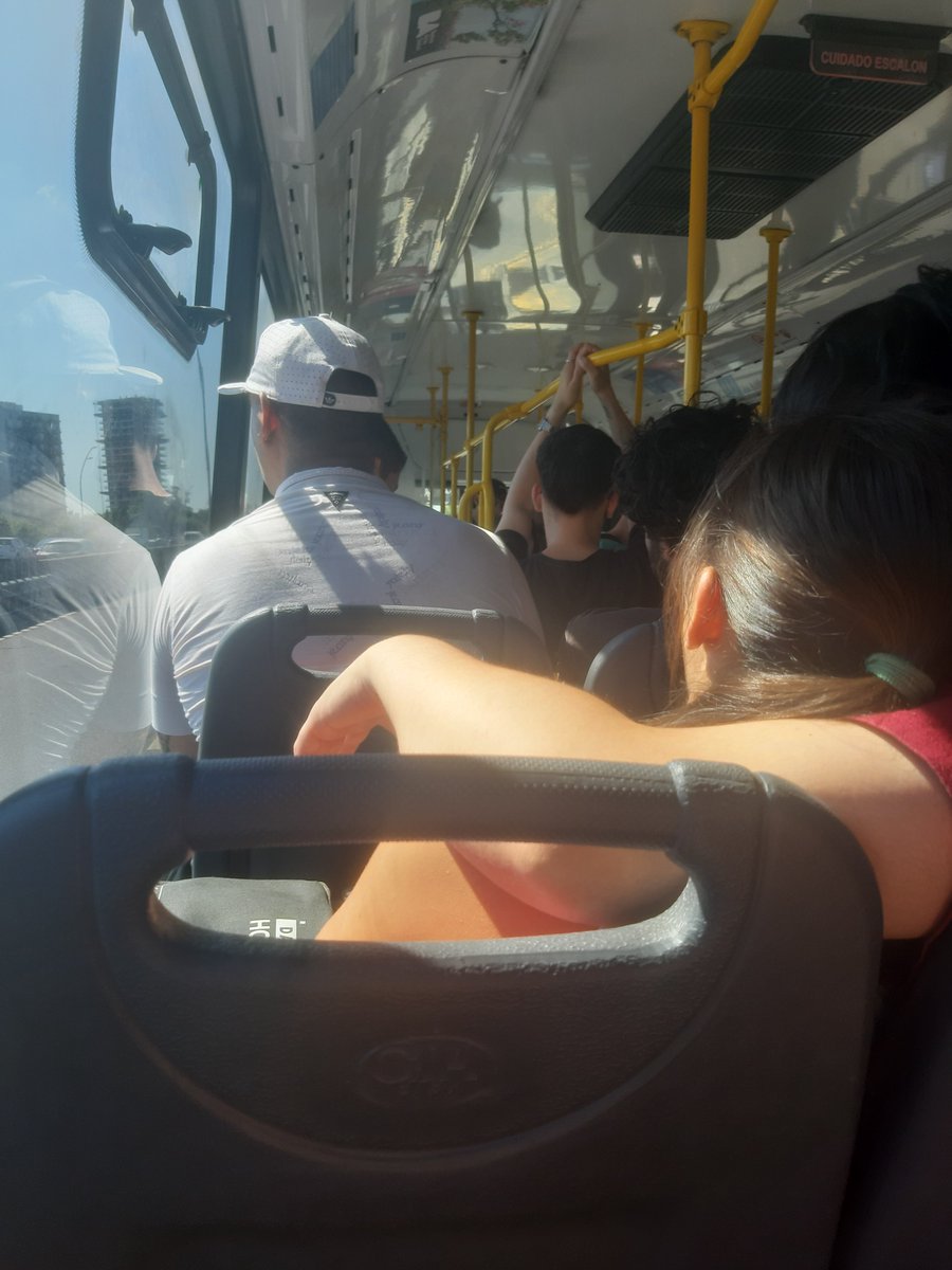 Sodot56's tweet photo. #Linea21 interno 2172 con el #AirePrendido ❄. (Que chasis noble el Scania)

#Linea176 interno 3084 con el #AireApagado 🔥. (Por lo menos tiene ventanas comunes, mucho no me puedo quejar. Otra cosa sería con que tenga ventanas niveladas o selladas)

@CiudadDeBondis https://t.co/WdXLw24UPg