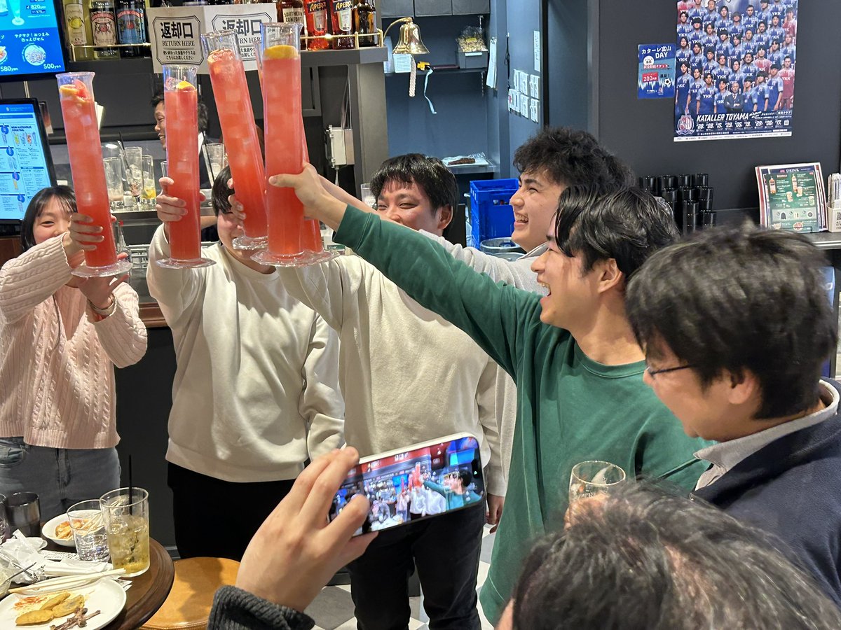 SIDLab_tpu's tweet photo. 本日は卒業生の送別会でした！🍻🎉
HUBを貸し切らせていただきました🙏✨️ https://t.co/20Brv0Tgu7