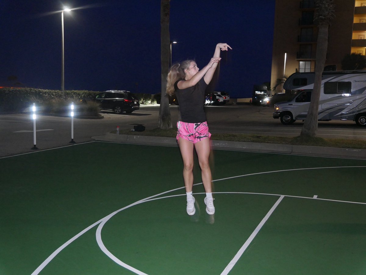 Callie Hales tweet media