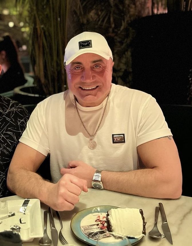 memleketyoutube's tweet photo. REİS SEDAT PEKER, kelebek hastası kardeşlerimize maddi destek sağladı. https://t.co/MCpR8tBUUI