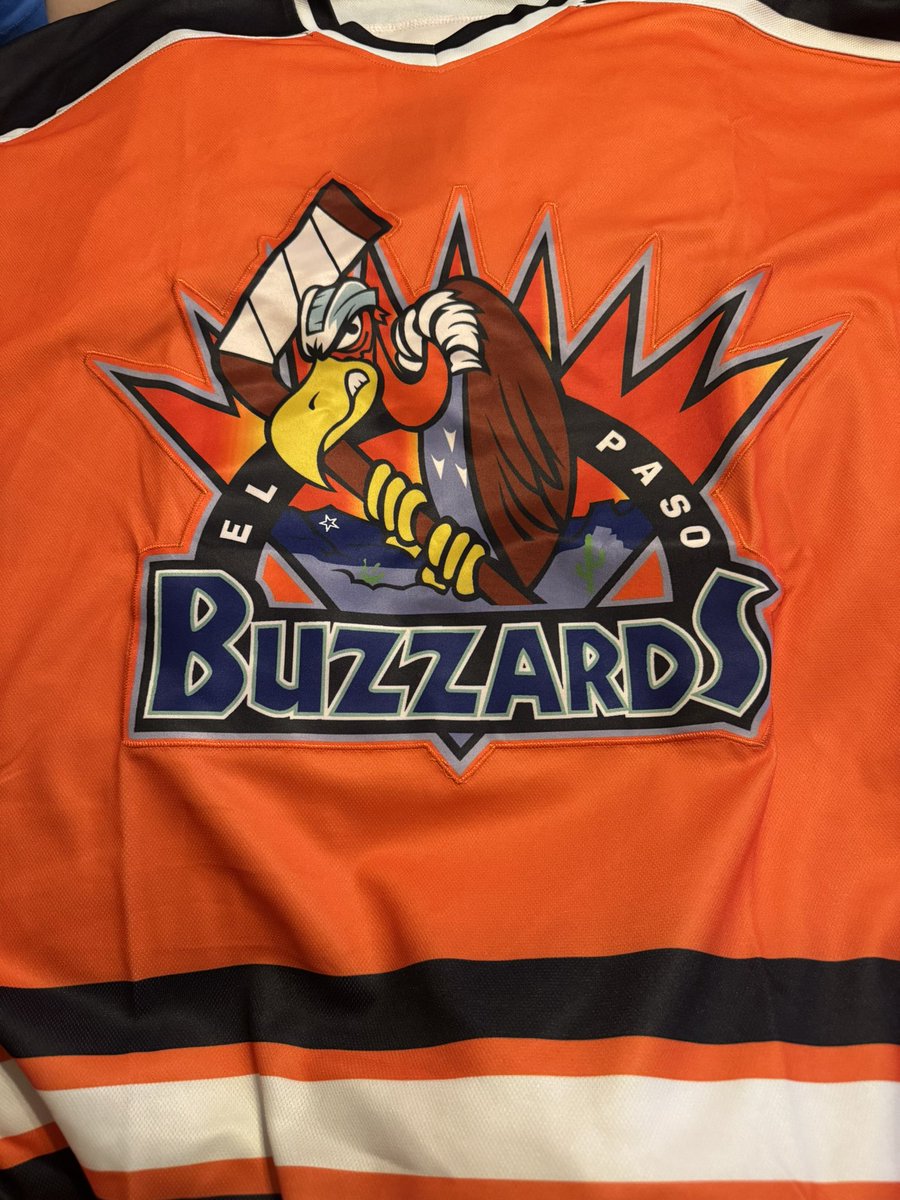 Garcia_25's tweet photo. What’s in the mail today? Custom made Jeep Jackson UTEP jersey. Custom made Throwback El Paso Buzzards hockey jersey. #SportsFanatic #80s #90s #JeepJackson #UTEPMiners https://t.co/D0d72uIw6h