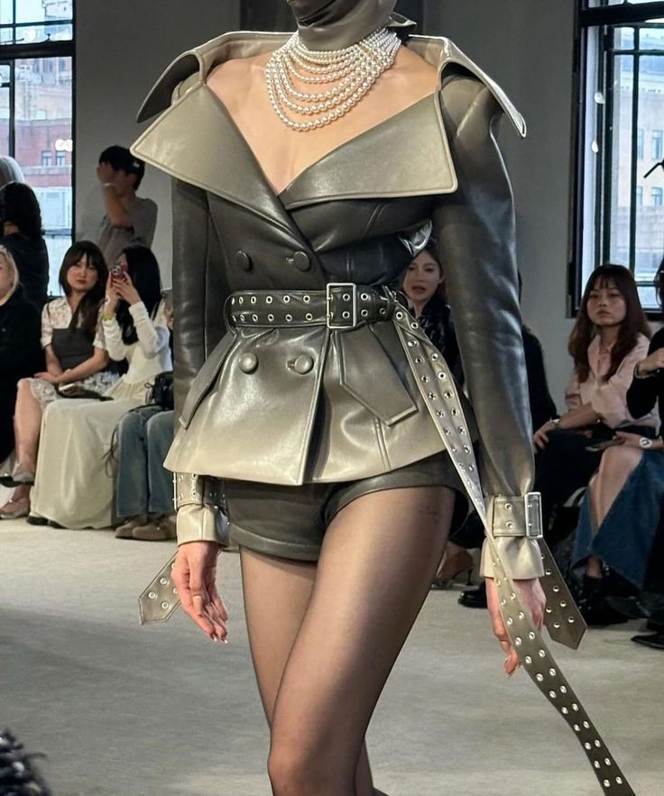 𝓜𝓸𝓷𝓲 𝙇𝙞𝙠𝙚 𝙢𝙤𝙣𝙚𝙮 archives☆ tweet media