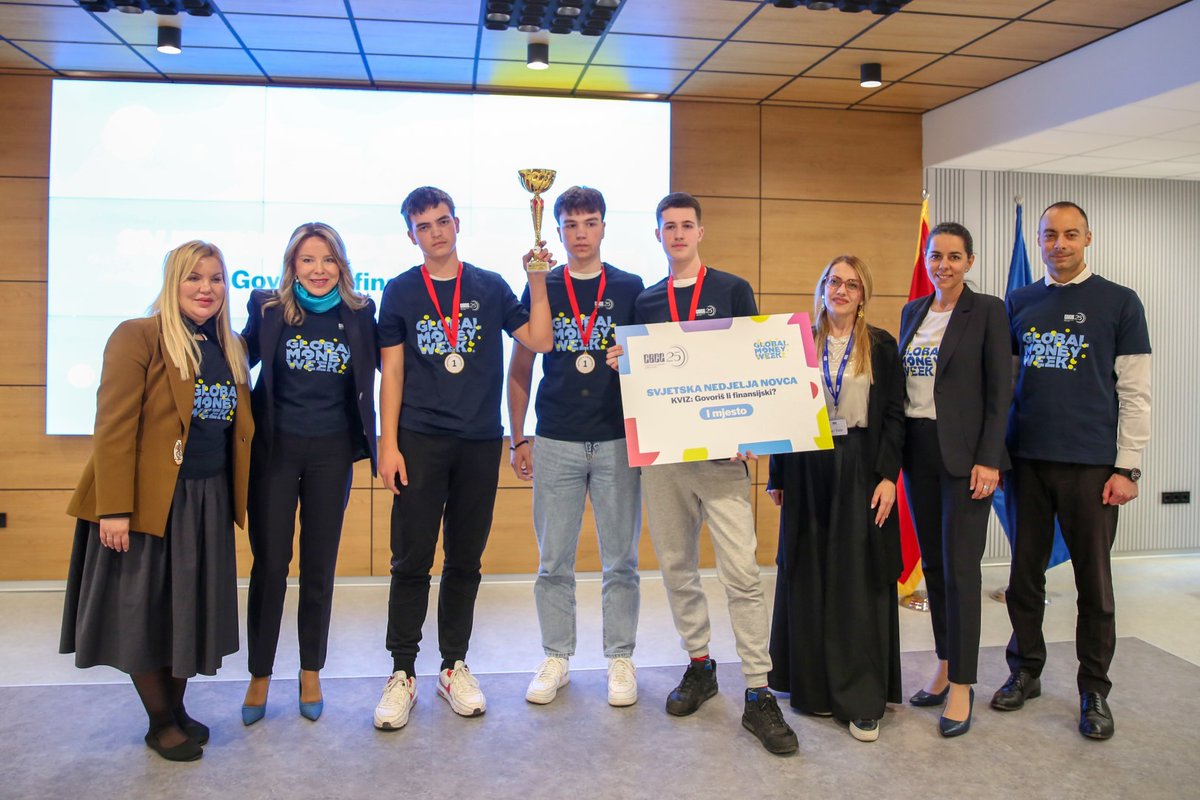 Centralnabanka's tweet photo. 📸Dan otvorenih vrata #CBCG.

Srednjoškolci iz različitih gradova #CrneGore danas su odmjerili znanje u kvizu finansijske pismenosti i upoznali rad #CBCG.

U događaju je učestvovalo 25 srednjih škola🇲🇪, u godini kada #CBCG obilježava 25 godina rada.

🏆Hvala učenicima i mentorima svih 25 škola koje su bile dio današnjeg događaja. 👏🏅

https://t.co/PFhpeiaNNN

#gmw #25godinaCBCG