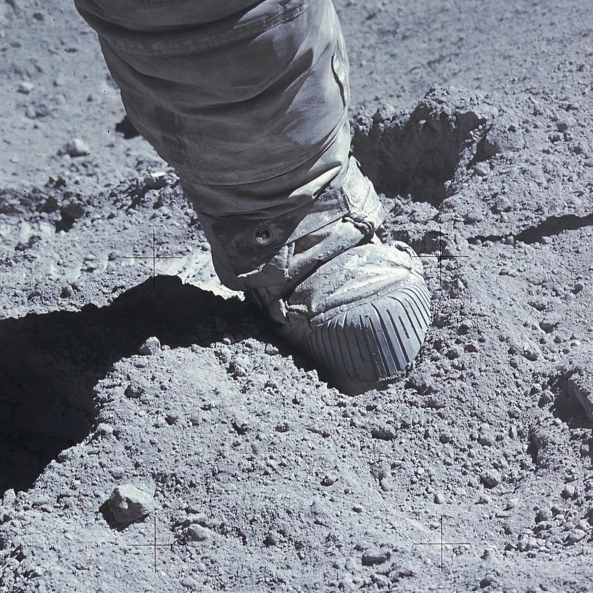 contactlight69's tweet image. Good morning!
Today is Tuesday, March 17, 2026!

The #APOLLO astronauts’ footprints on the Moon could stay there for 100 million years.

forallmankind.de 
contactlight.de