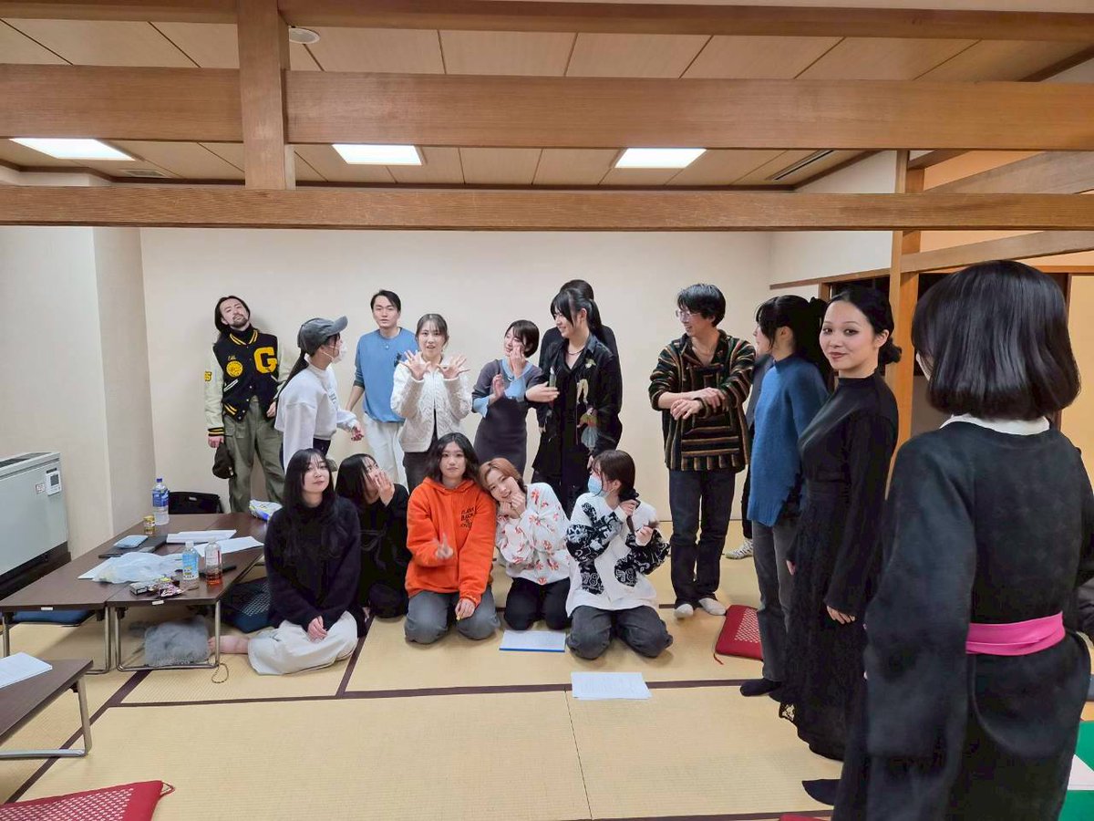 Sak_NKTN's tweet photo. 昨日と今日は【#endorphinkicker】のお稽古でした！

芝居おばけのハロウィン集会だと思ってます。色んな引き出し、色んな強さ、経験や魅力を持った猛者たちが一堂に会し、己にしか演じ得ない役を背負って共に物語を紡ぐ。面白くてたまらない。大好きです。
４月二週目ぜひ！
https://t.co/eNonn8QmkL https://t.co/lCtyZqu6Kf