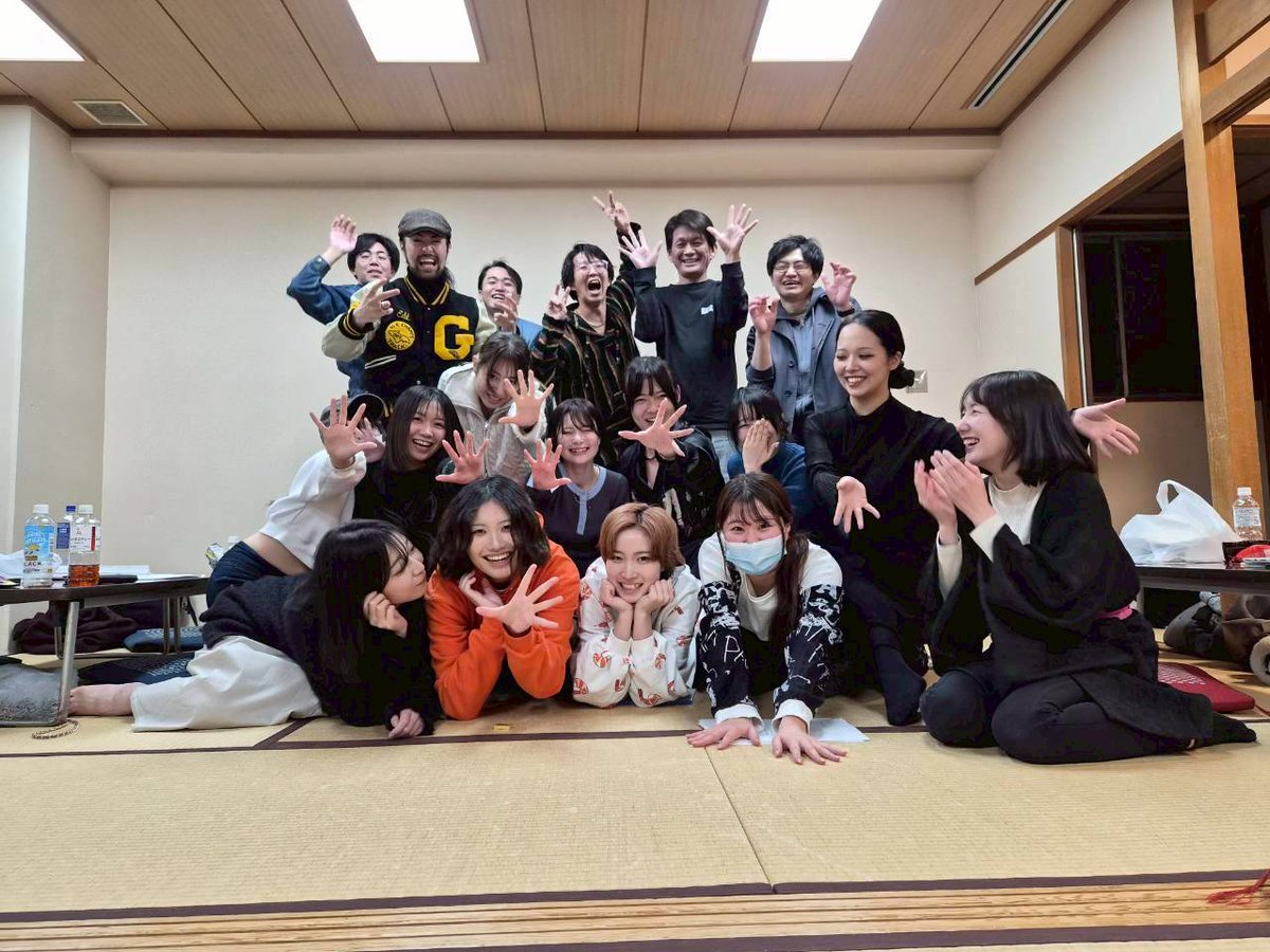 Sak_NKTN's tweet photo. 昨日と今日は【#endorphinkicker】のお稽古でした！

芝居おばけのハロウィン集会だと思ってます。色んな引き出し、色んな強さ、経験や魅力を持った猛者たちが一堂に会し、己にしか演じ得ない役を背負って共に物語を紡ぐ。面白くてたまらない。大好きです。
４月二週目ぜひ！
https://t.co/eNonn8QmkL https://t.co/lCtyZqu6Kf