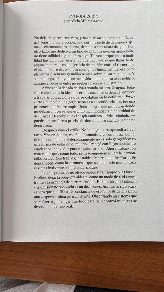 RmFilip's tweet photo. Muchas gracias a la directora del Museo de Artes Decorativas,Laura Malosetti, por el privilegio de descubrir la historia del Palacio #Taranco. Me alegró recibir el libro”Alicia Mihai Gazcue” de Liliana Porter&amp;Ana Tiscornia, sobre la artista invisible imaginada como residente en🇷🇴 https://t.co/AxgJQik2rF