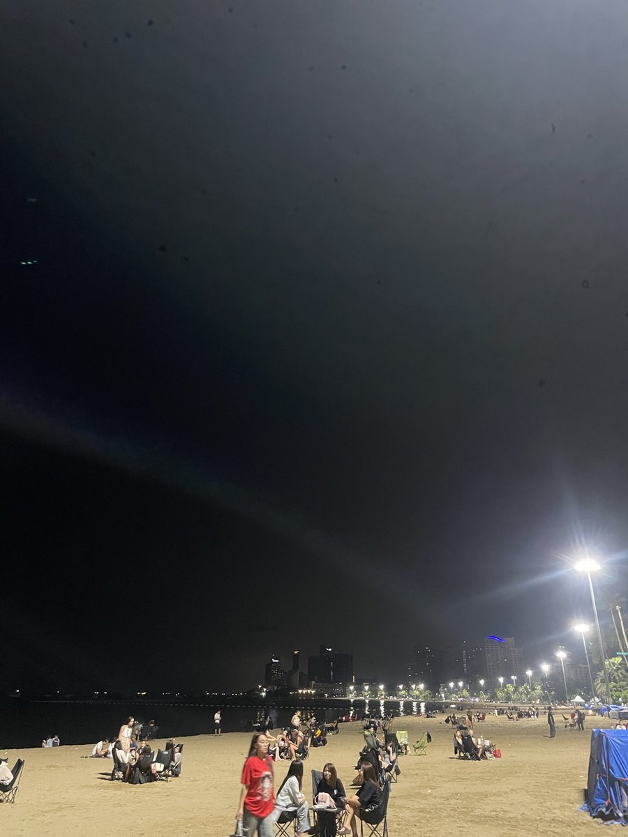 rangry12's tweet photo. นั่งเล่นเหงาๆ พรุ่งนี้กลับละนะ นัดมาค่า #พัทยา #หาดพัทยา #พัทยานัดเจอ https://t.co/sz1tly6u3l
