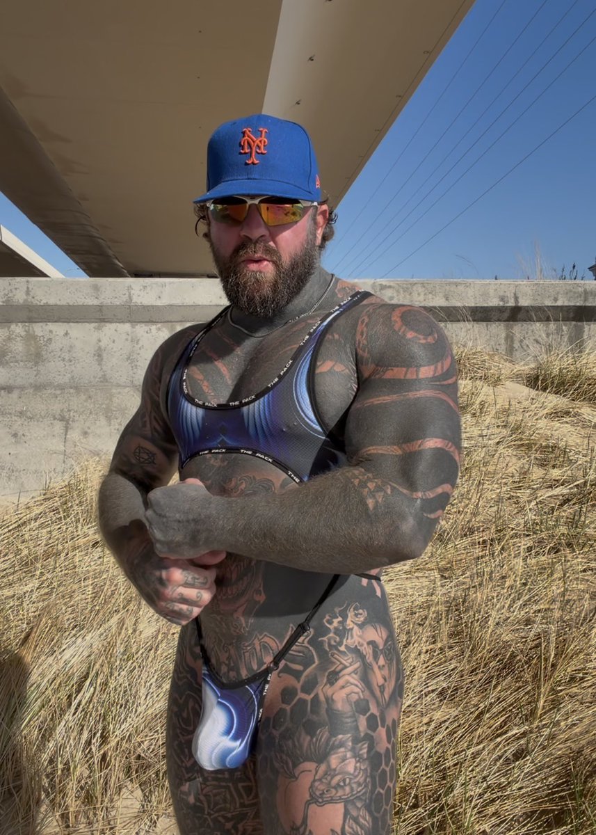baddurdenXXX's tweet photo. Whooooo warm weather is back https://t.co/N8ijKpbMrQ