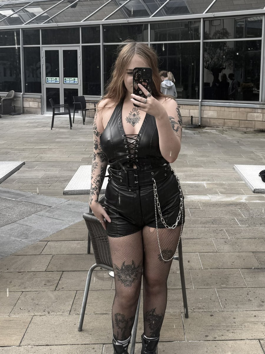 eve 🖤🤘🏼 tweet media