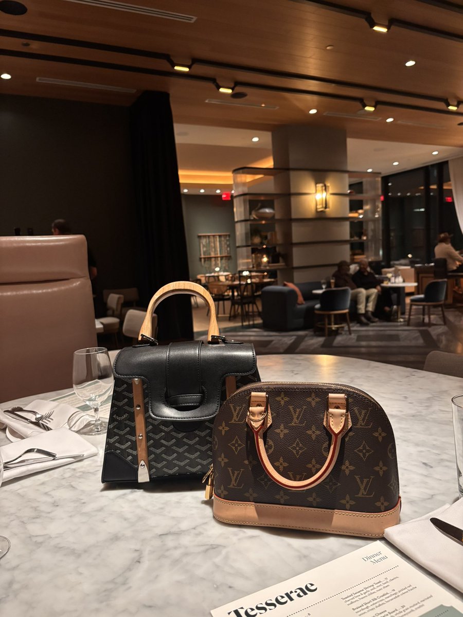 heyhoneyrae's tweet photo. Just girls who love their bags. https://t.co/HYHBXyNhSl