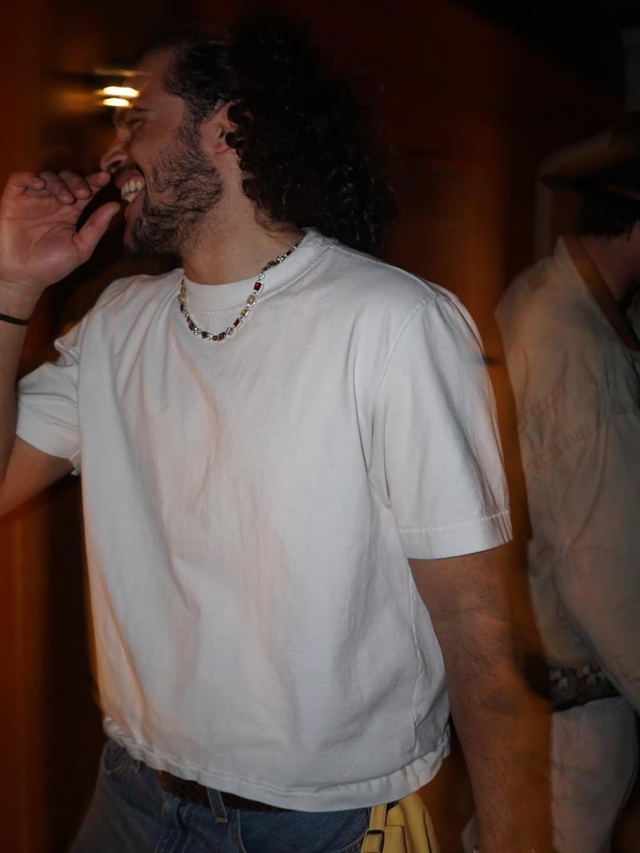 ELE TA MUITO JOHN TUCKER NESSA FOTO, MAS NN VOU ELABORAR